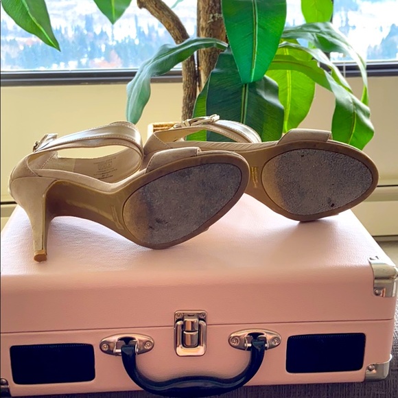 Beige high heels - Picture 4 of 4